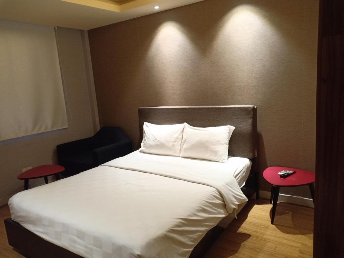 Diamond Suite Hai Ba Trung Хошимин Экстерьер фото